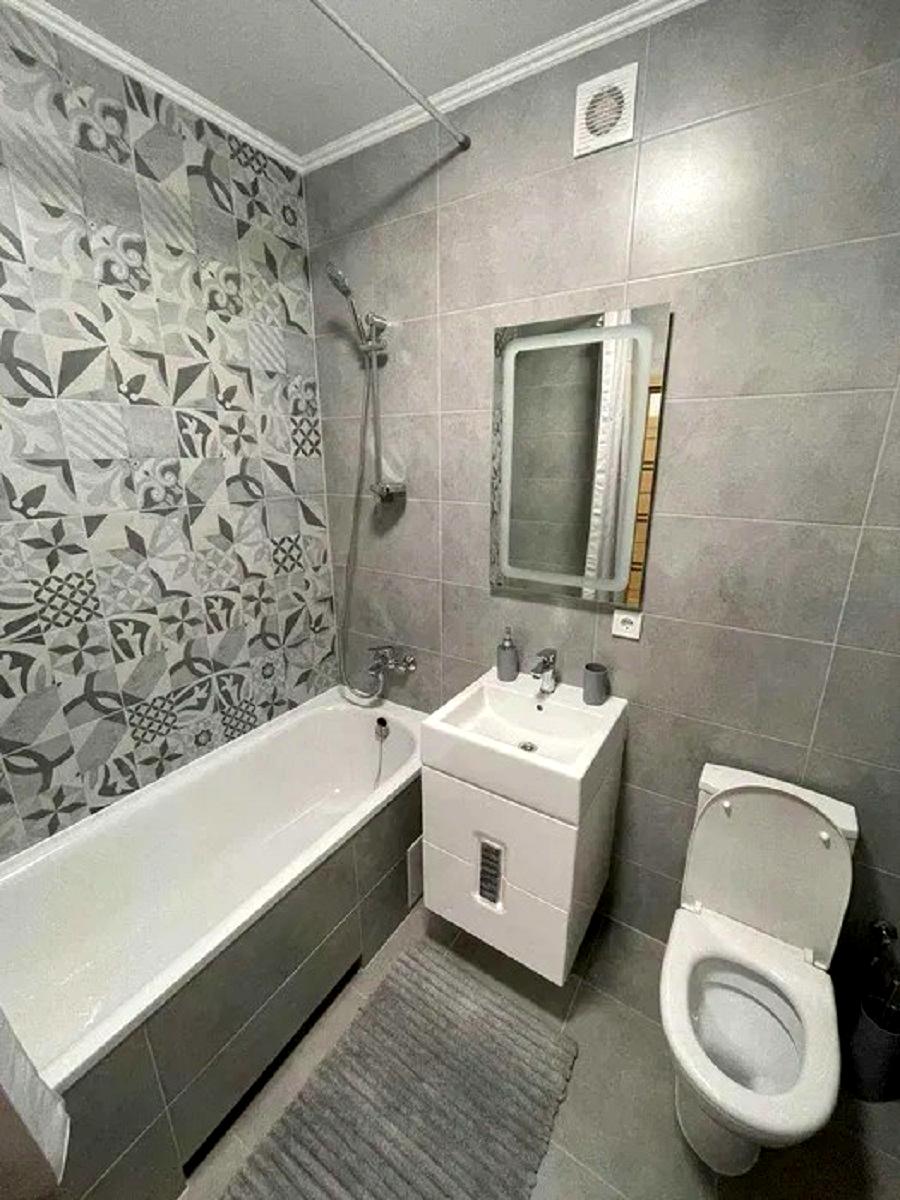 1870336750920675