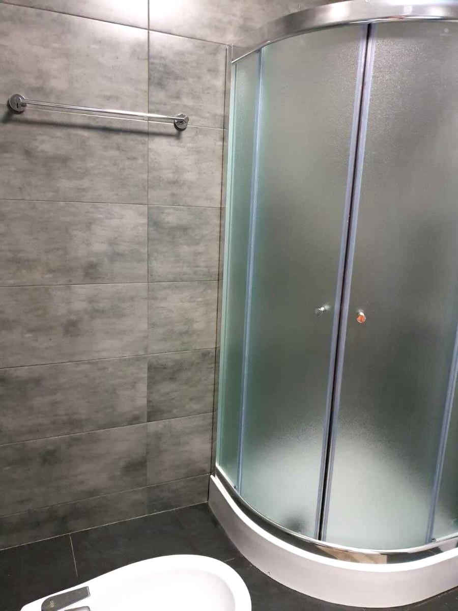1870339696595353