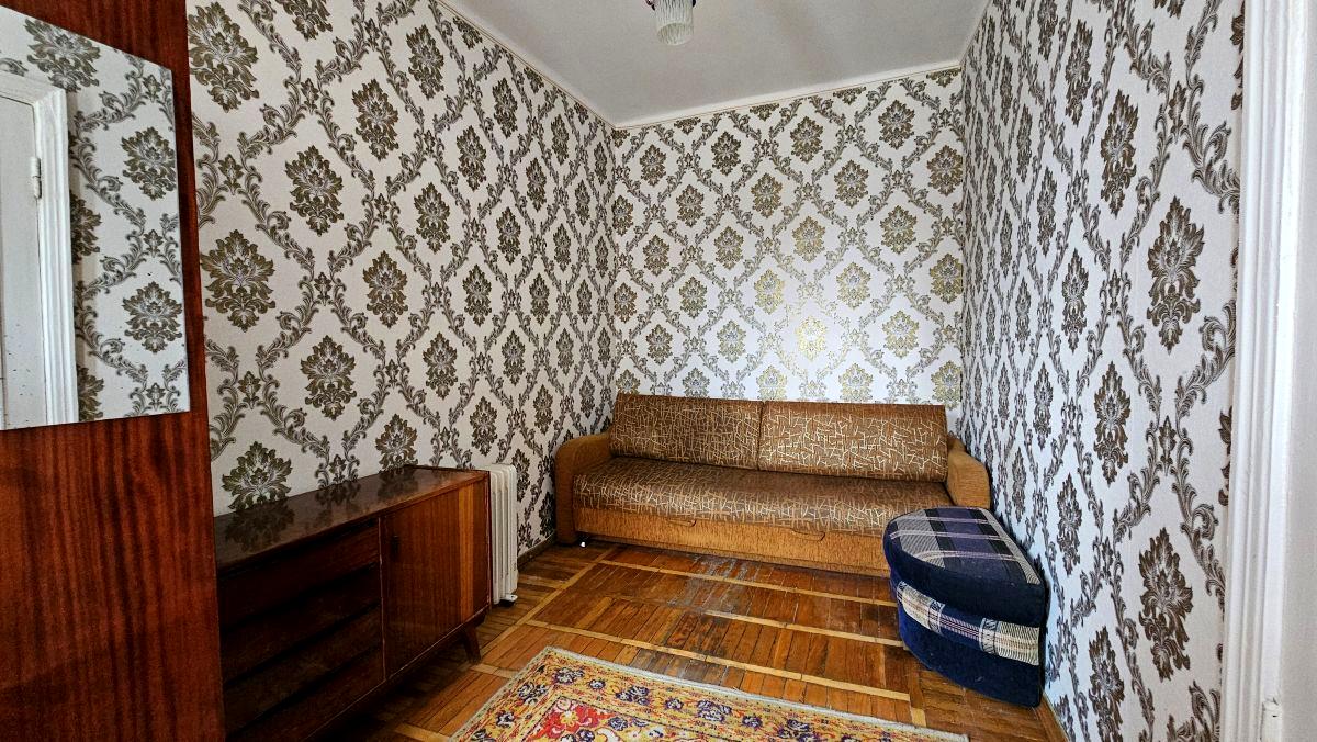 1870402221278344