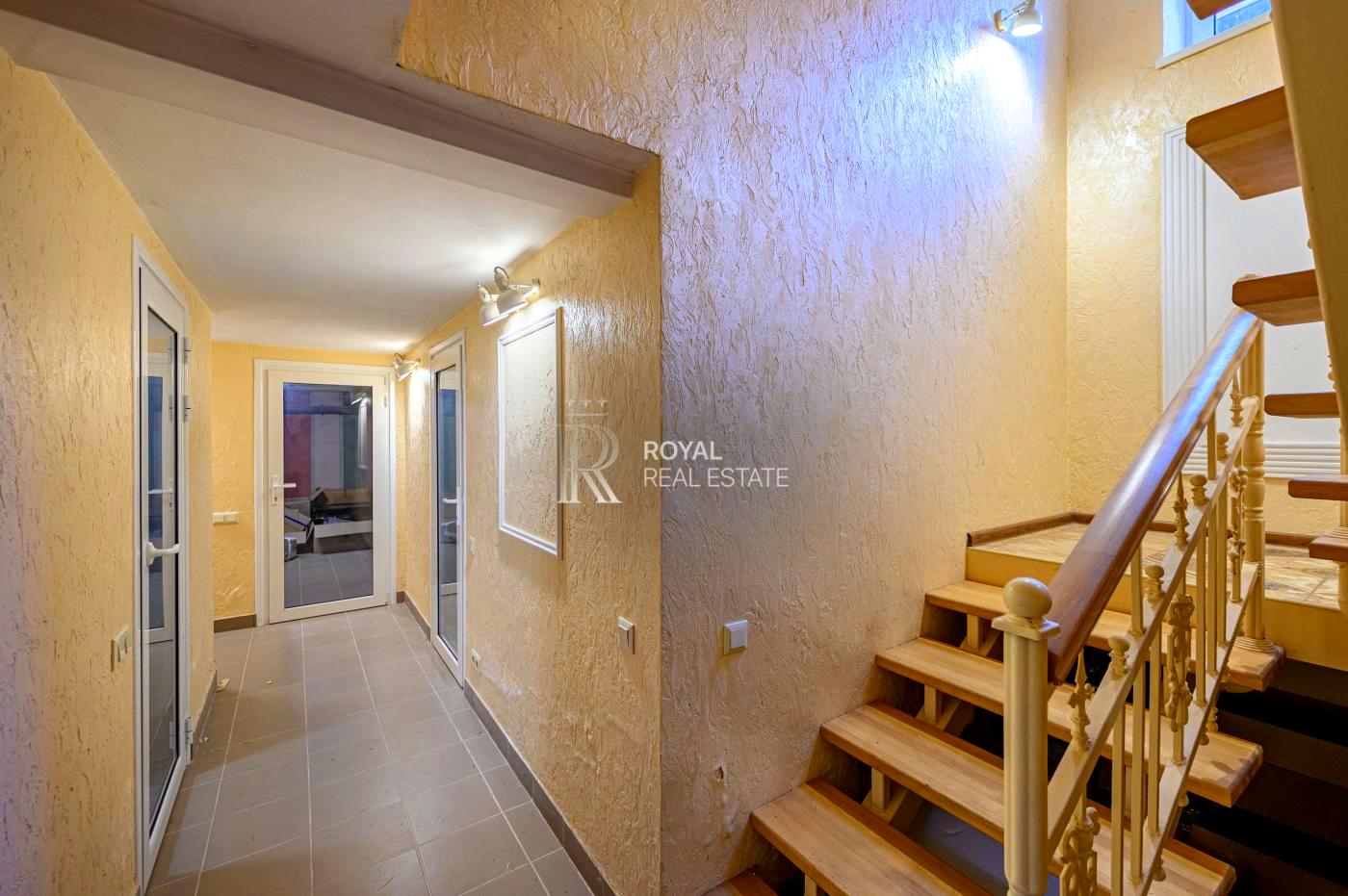 1870403061429873