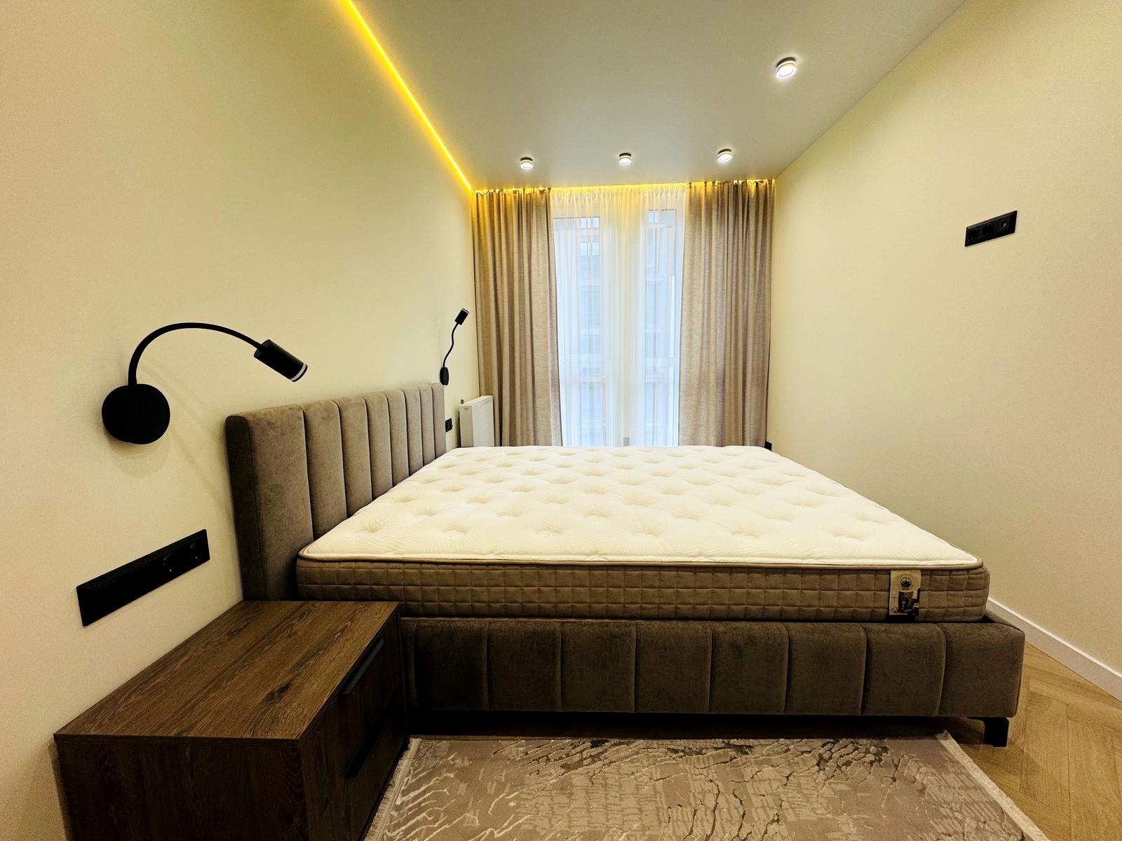 1870406384425503