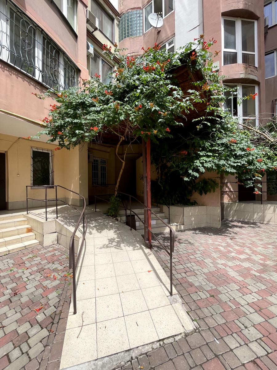2-комнатная квартира по адресу ул. 13-го трамвая линия (площадь 80,5 м²) - фото 2 2-комнатная квартира по адресу ул. 13-го трамвая линия (площадь 80,5 м²) - Atlanta.ua - фото 2