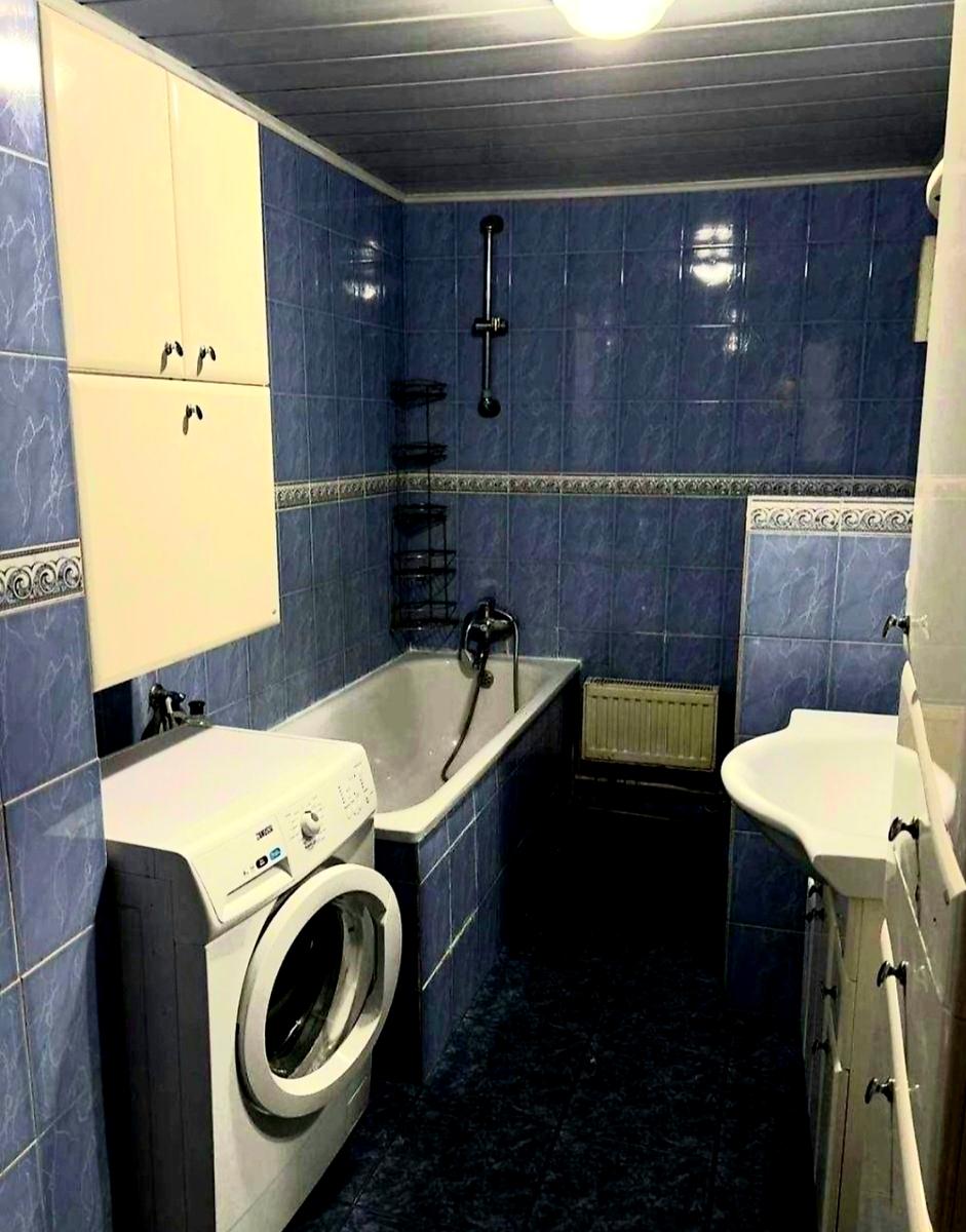 1870495436891733