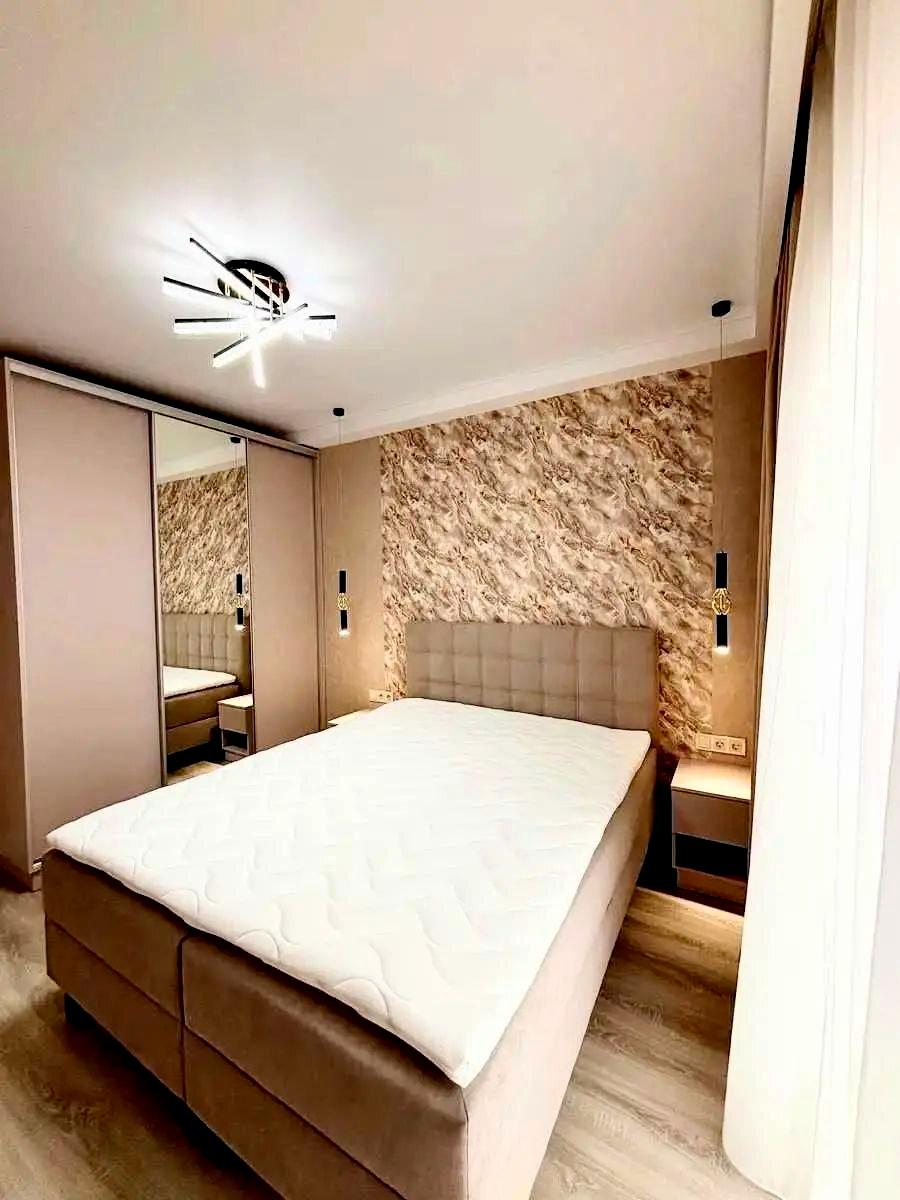 1870580460196383