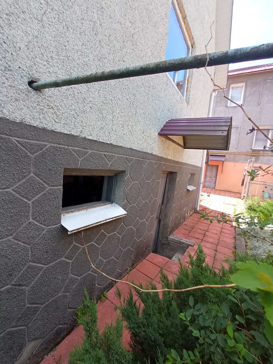 1870587074503463