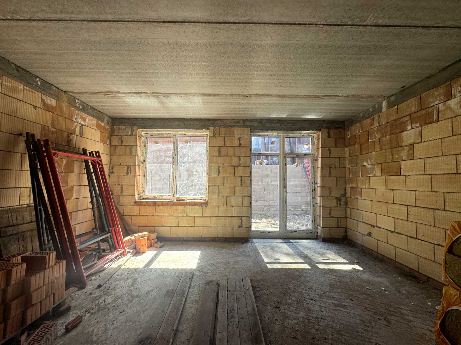 1870587295234311