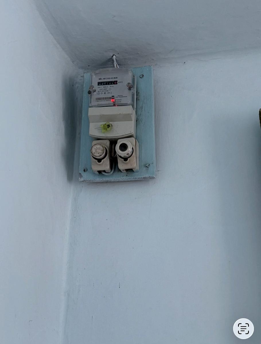 1870589598302235