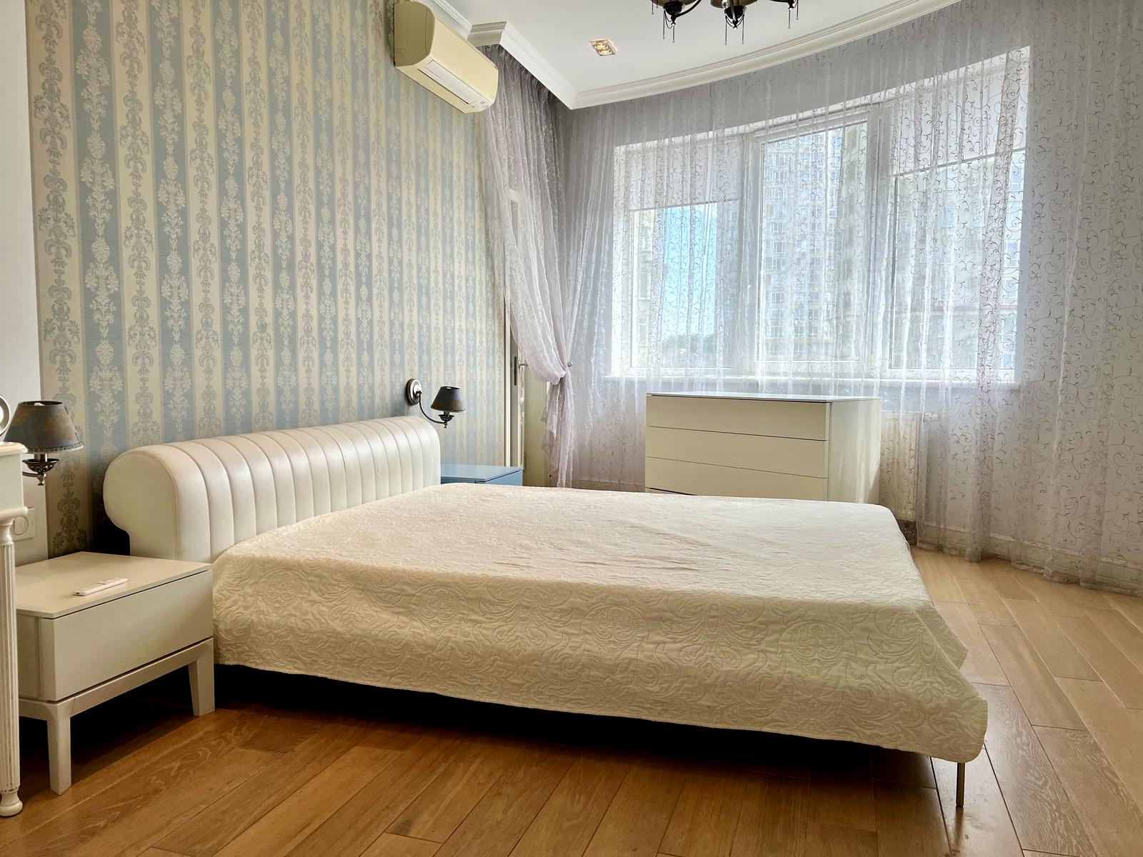 1870593387153153