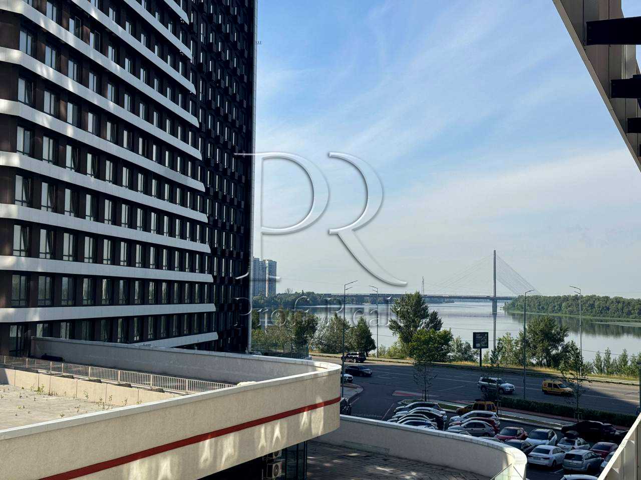 1870595596633278