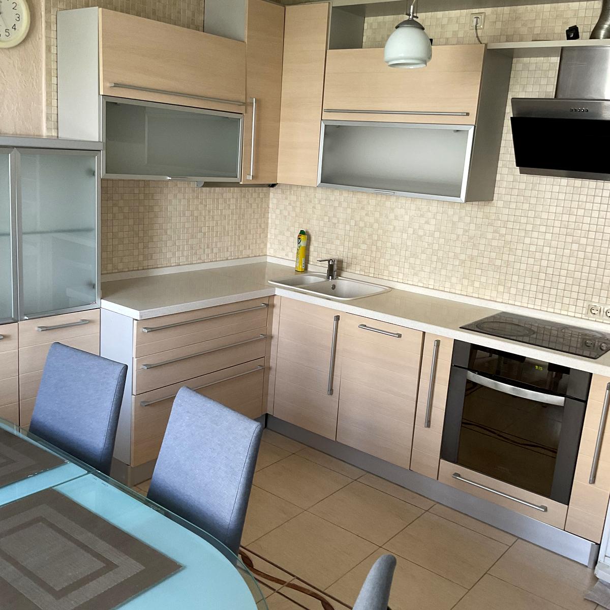 1870596535933883