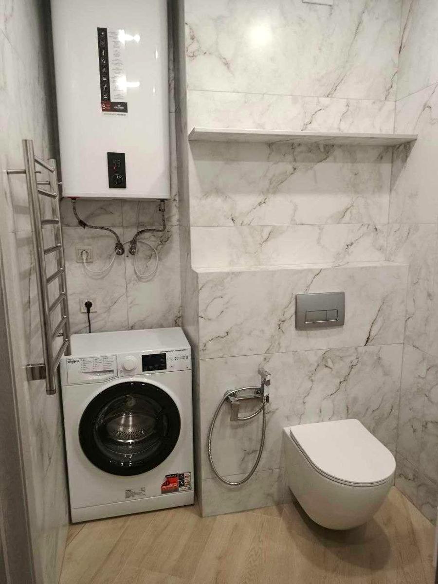 1870597692393300