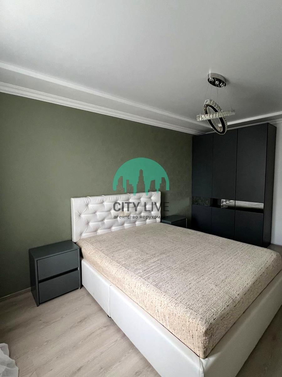 1870602136412678