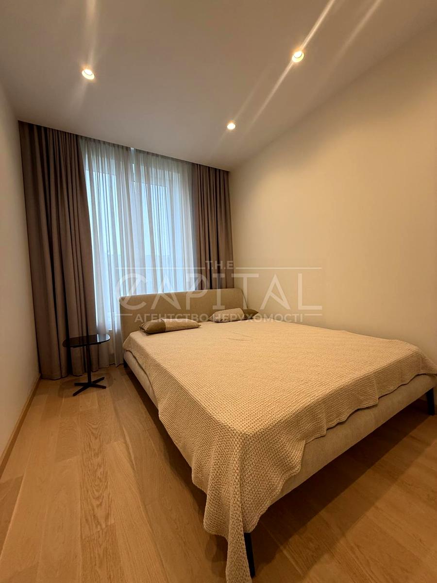 1870607683931371