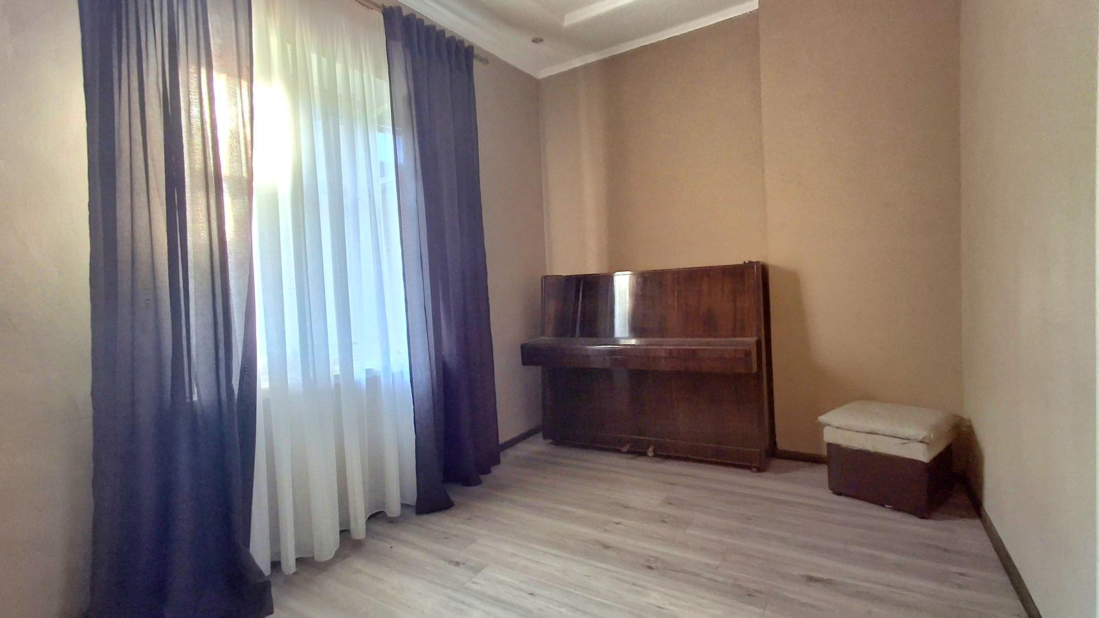 1870608816044195