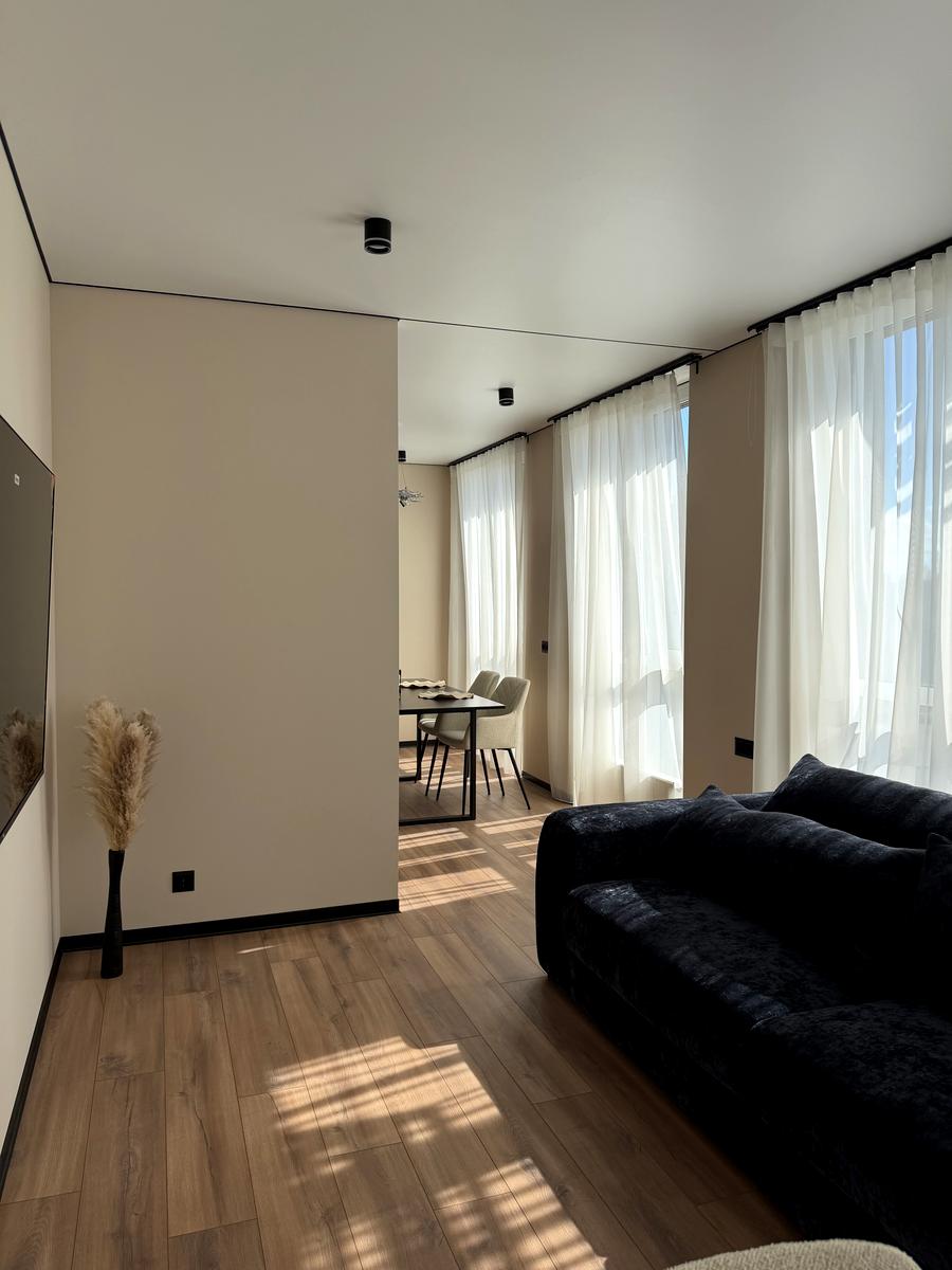 1870633637972838