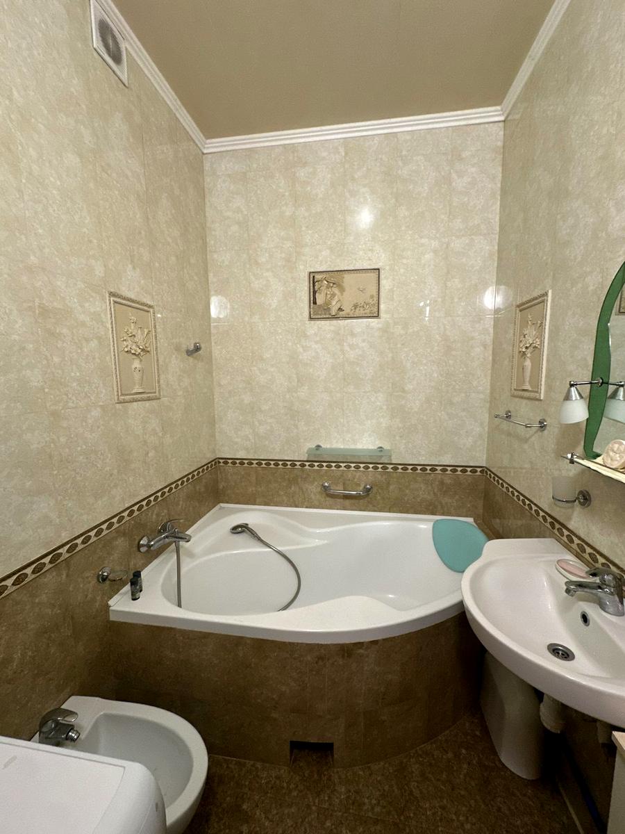 1870634682171550