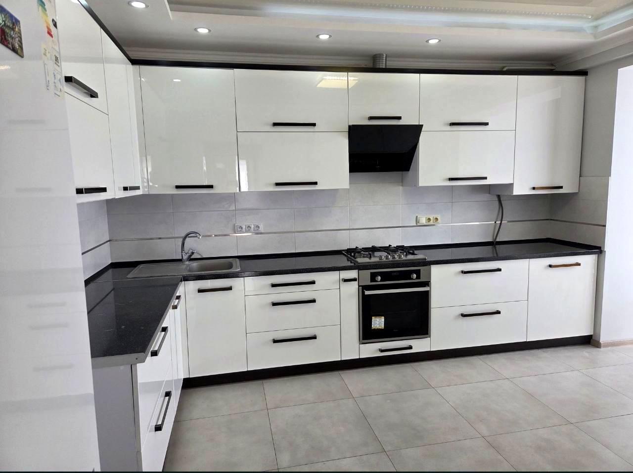1870675245702528