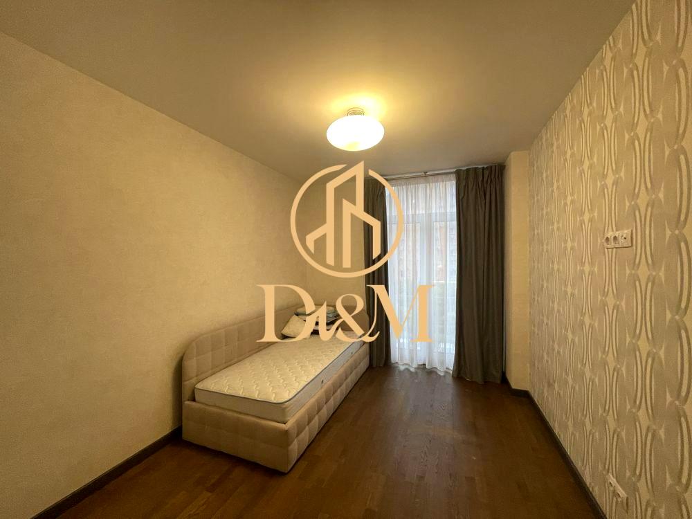 1870675995093042