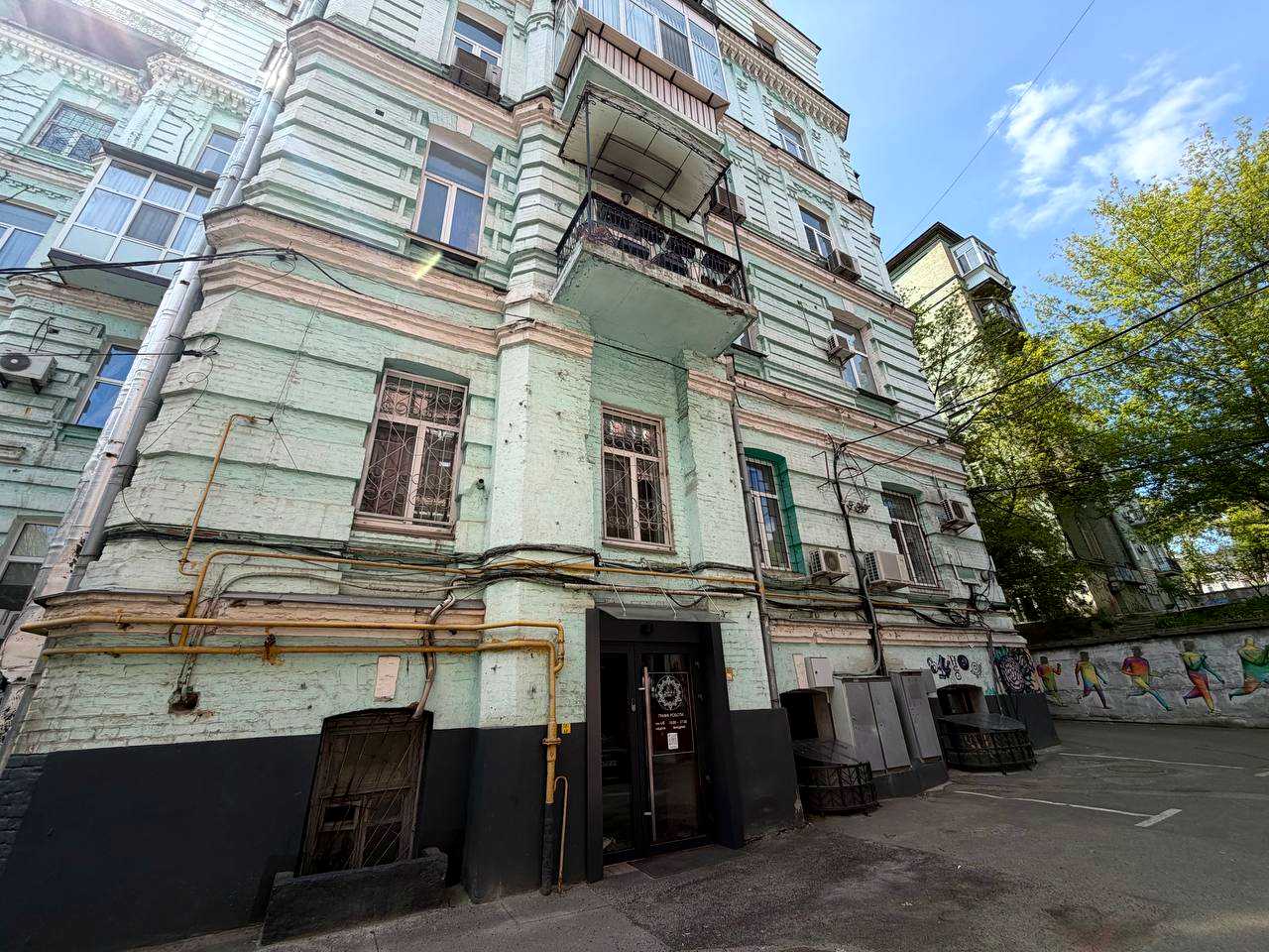 1870679473394349