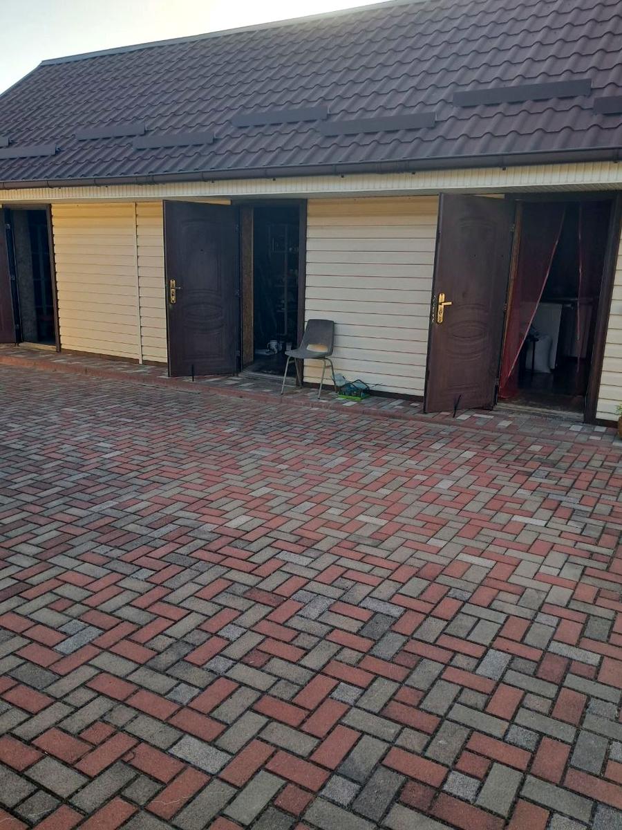 1870684152143580