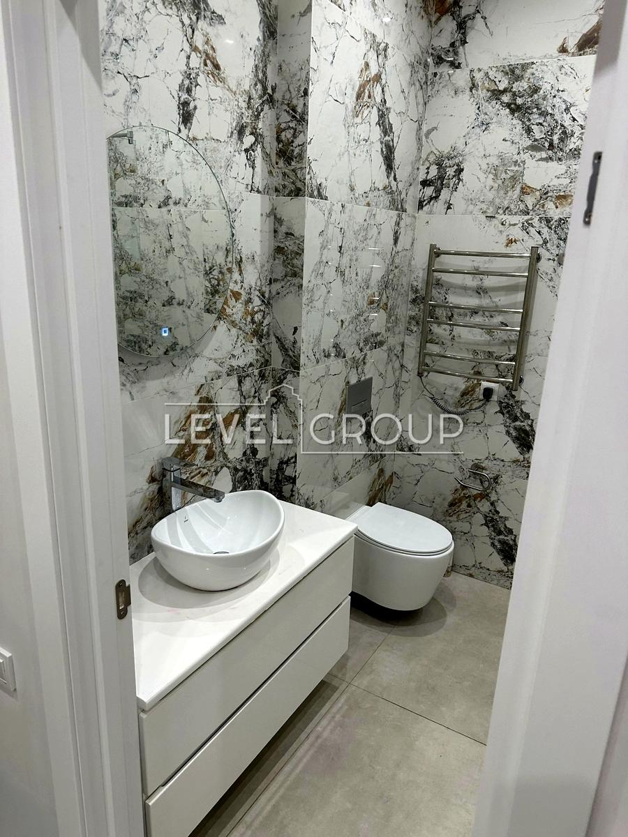 1870685333375717