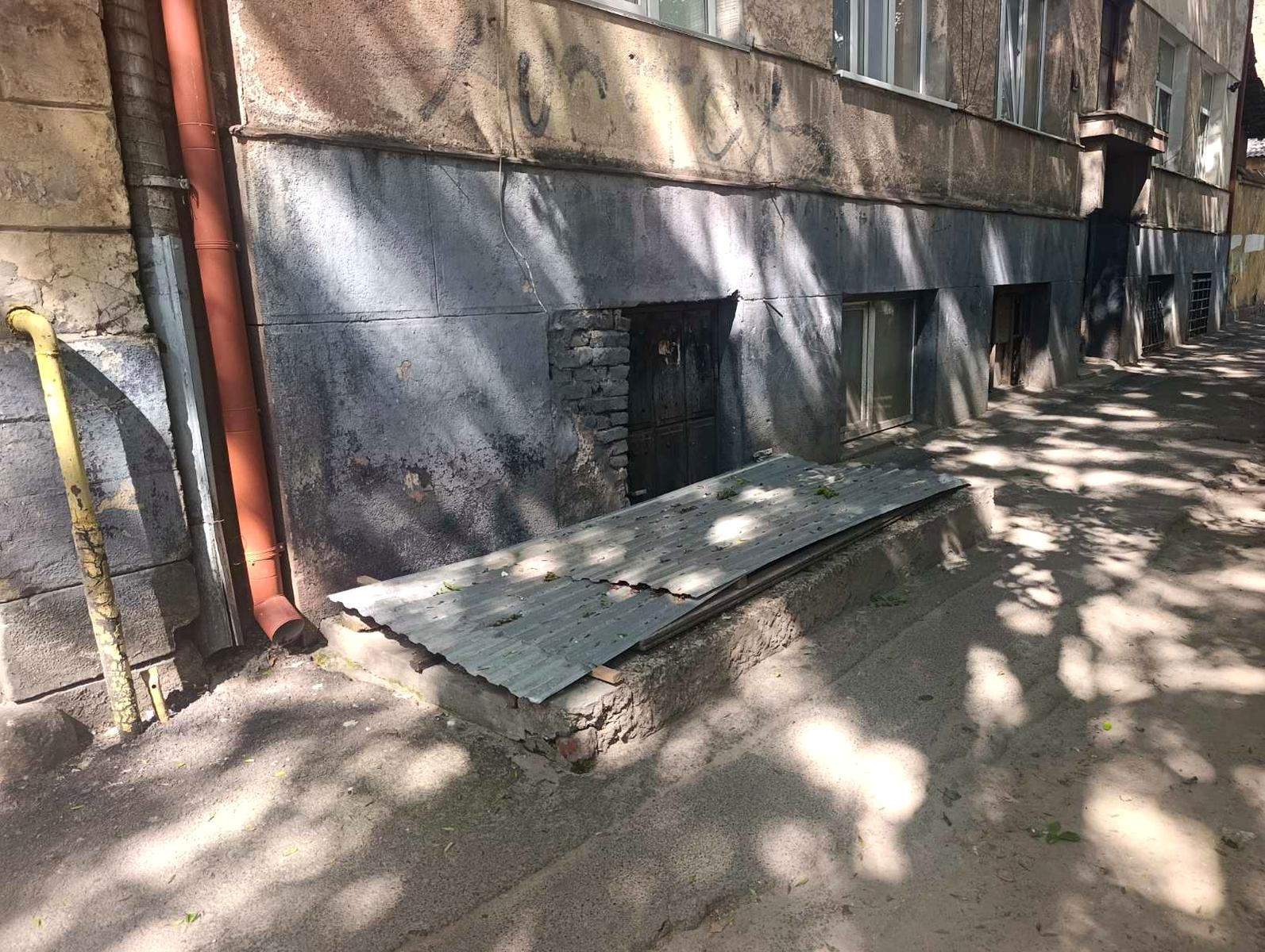 1870686131647011