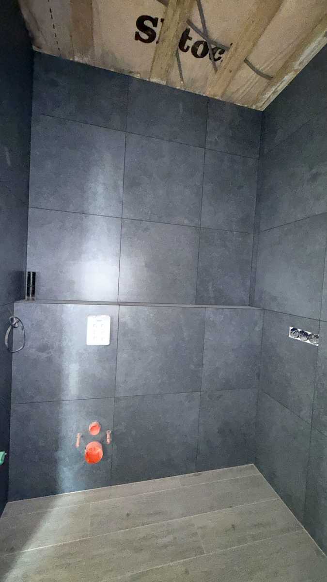 1870687644655976