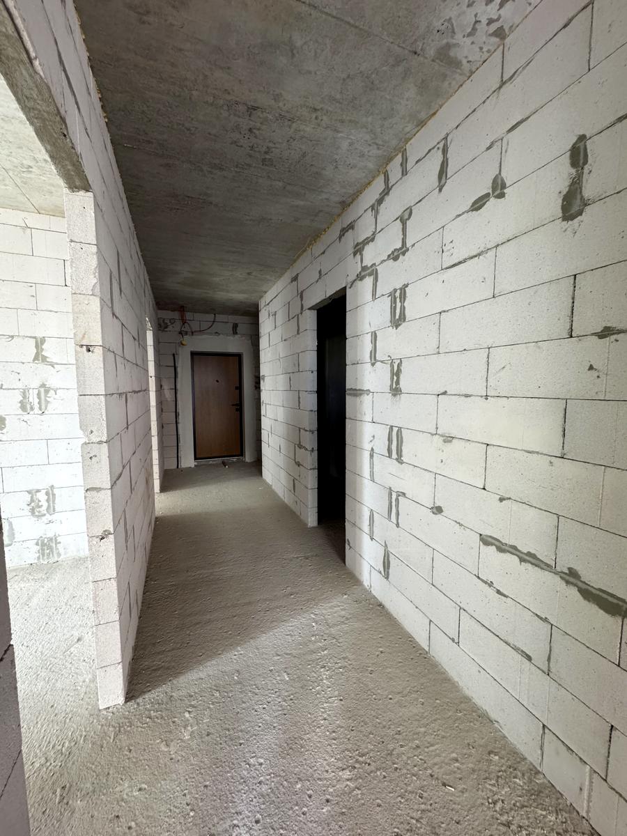 1870691661608359