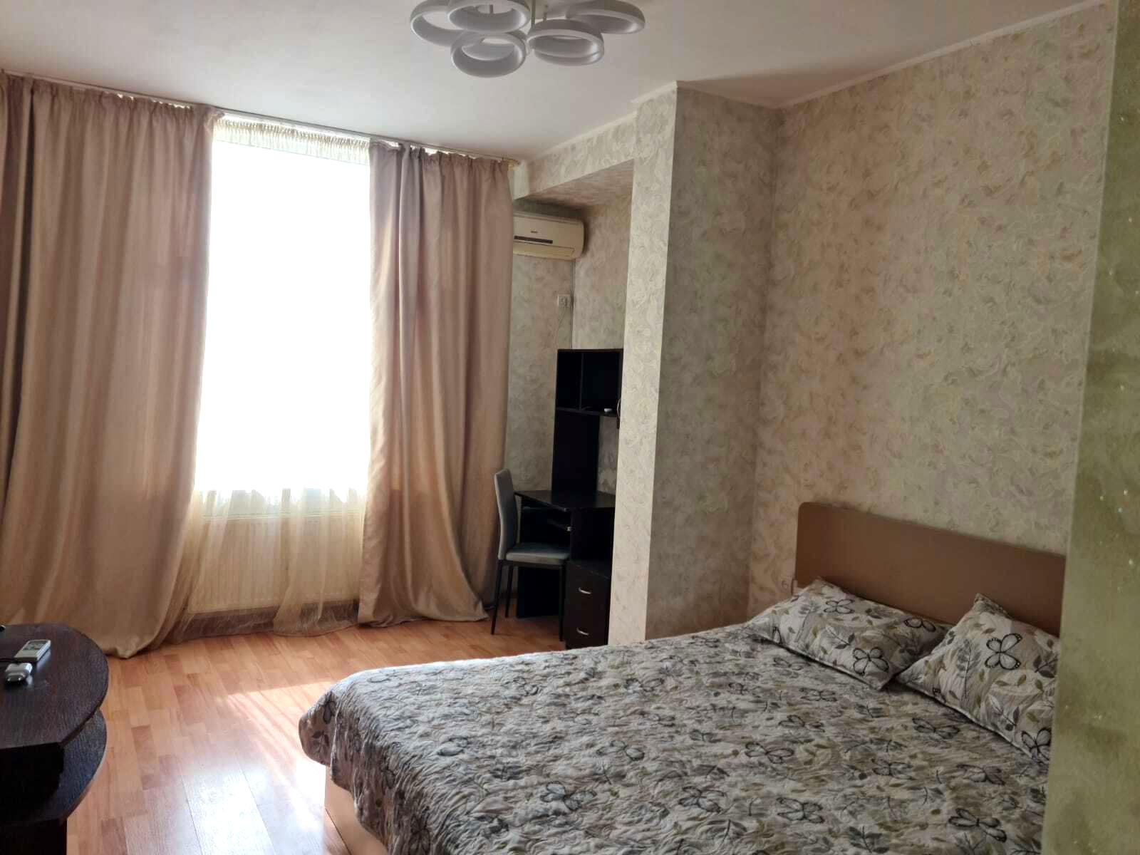 1870691869352346