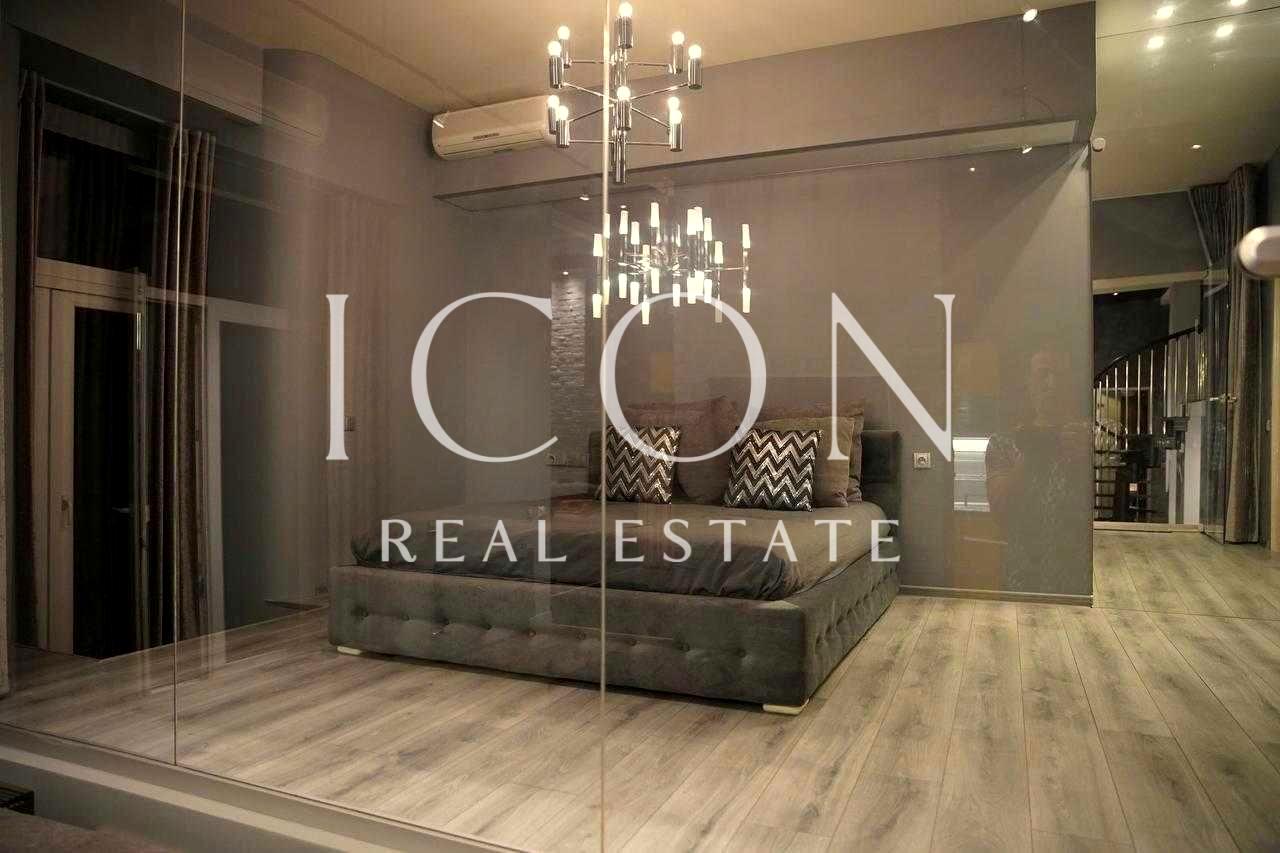 1870694368679972