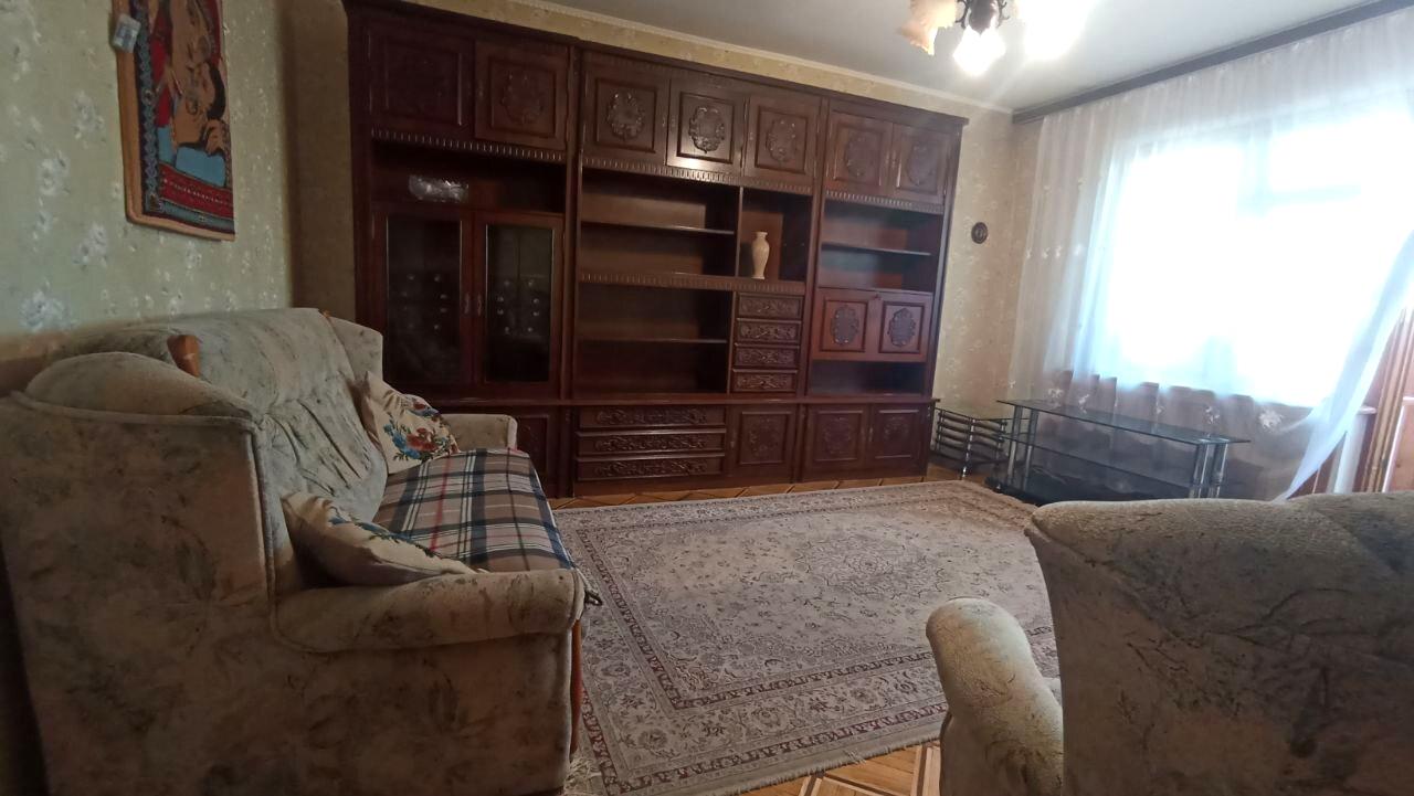 1870709283986704