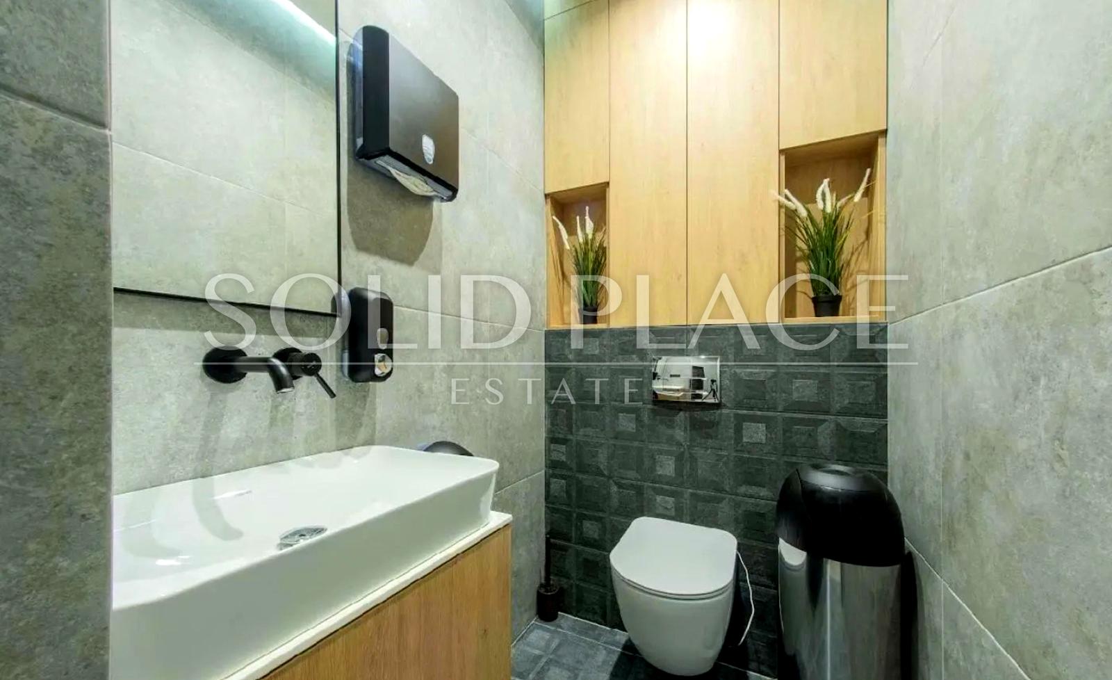 1870718638211842