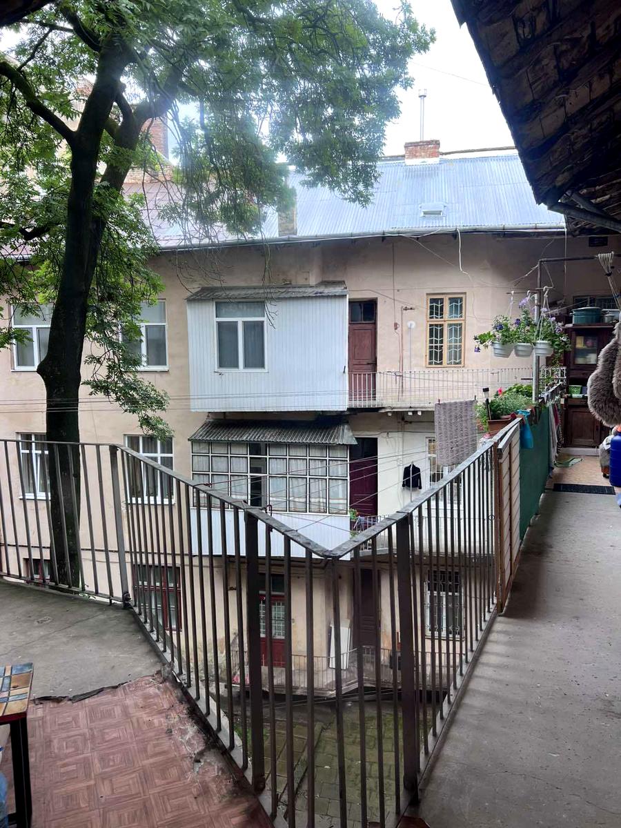 1870724489093094