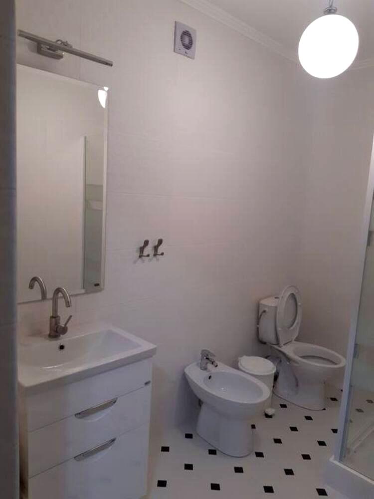 1870764955222212