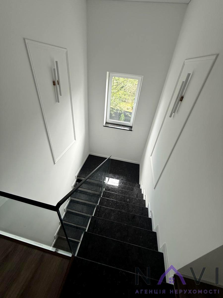 1870765061604404