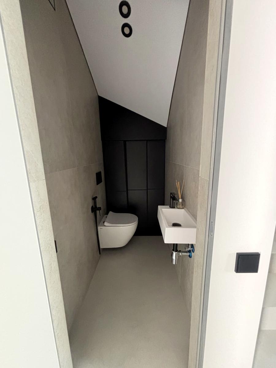 1870769952453160
