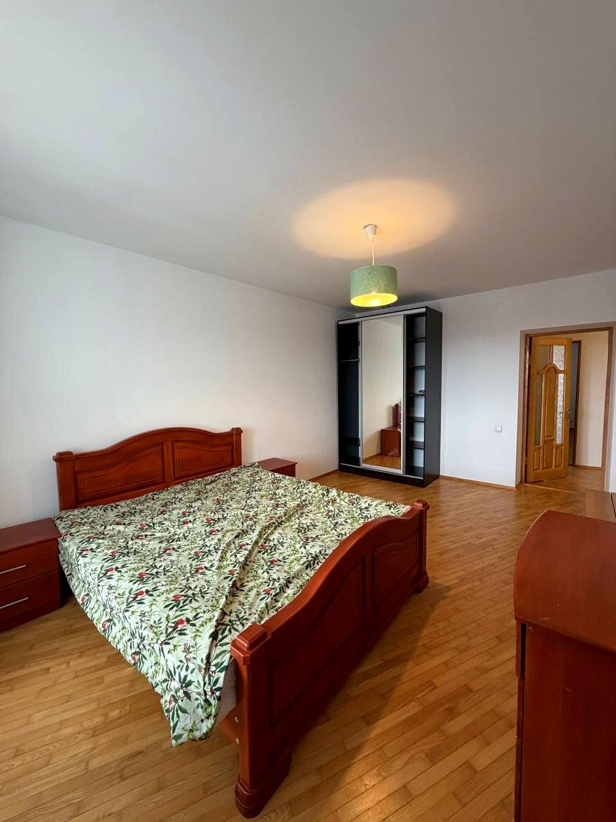 1870772677713817