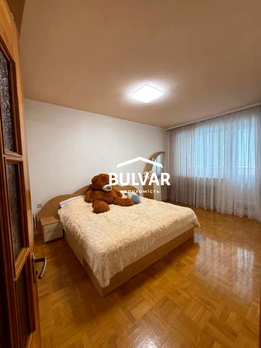 1870785025239304