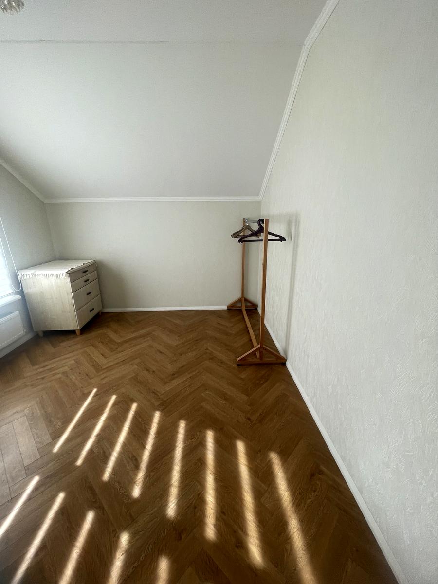 1870795430793316