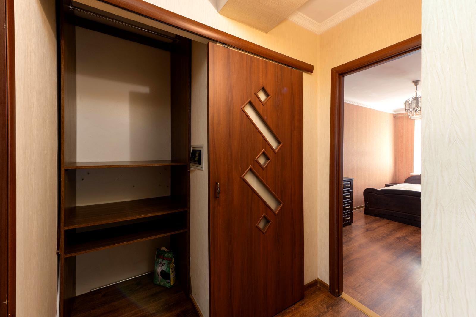 1870802466747695
