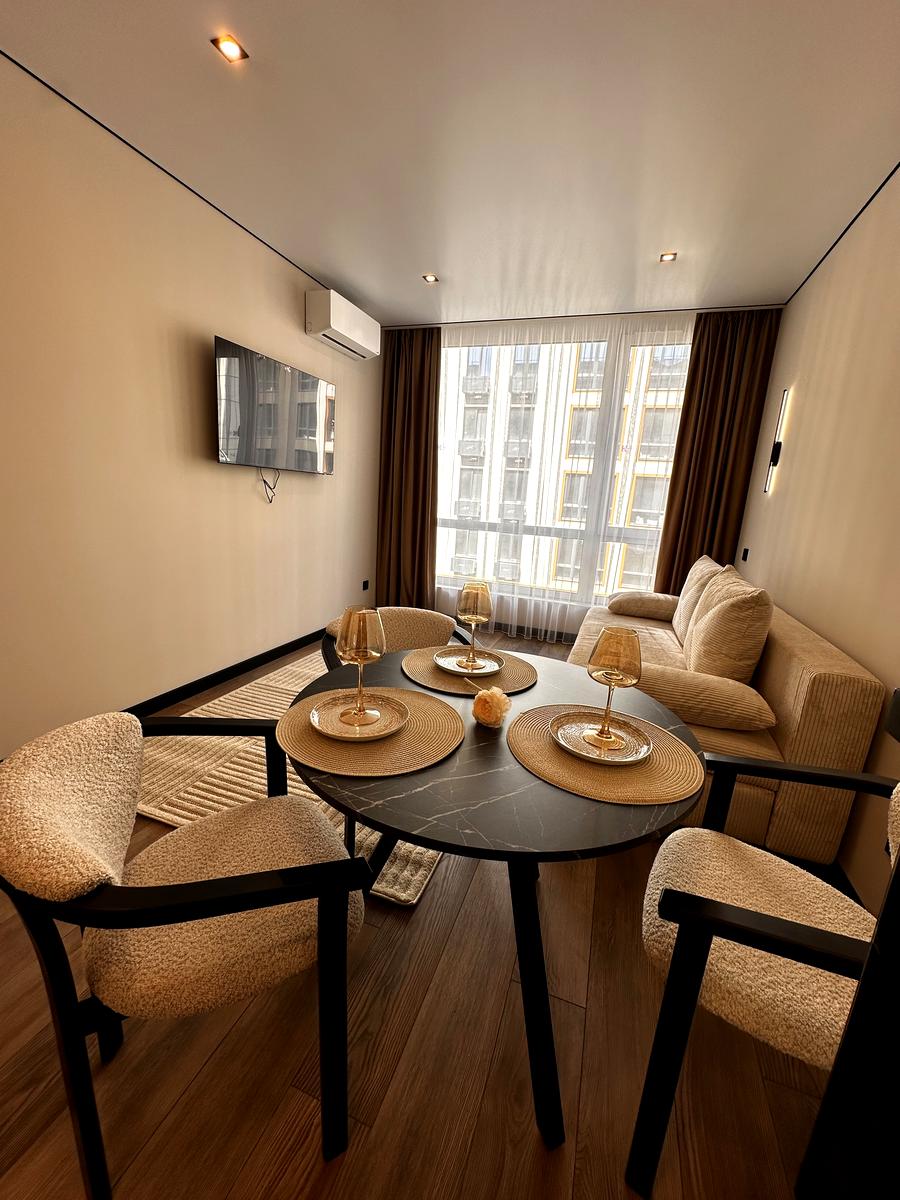 1870865270010585