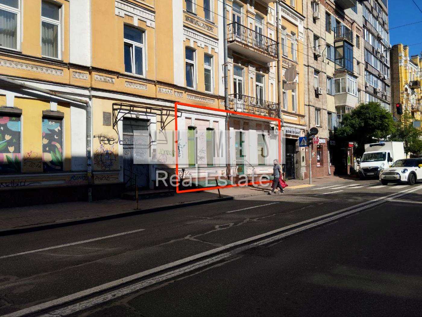 1870866445352376
