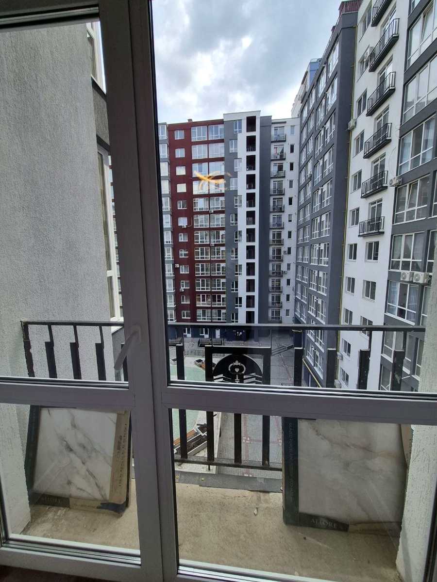 1870867873627976