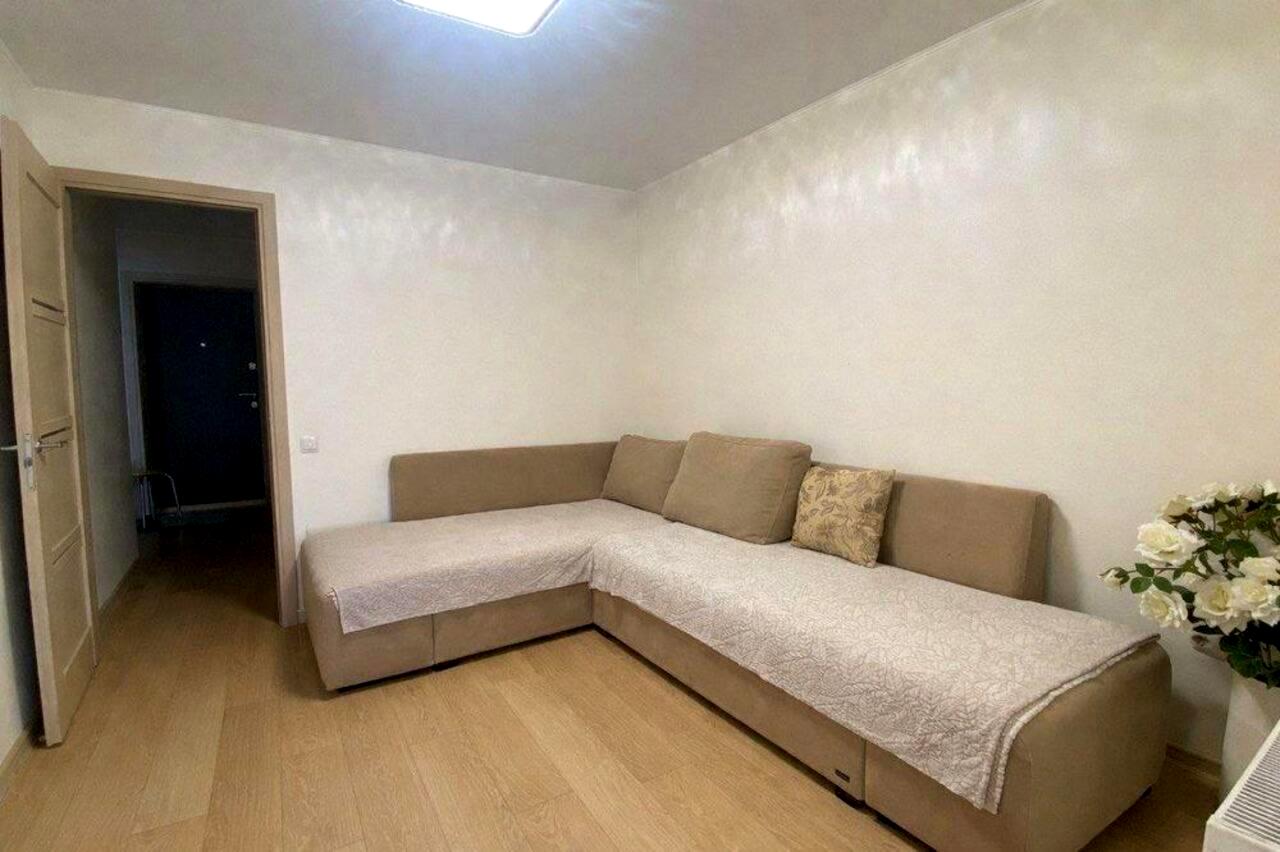 1870868933009176