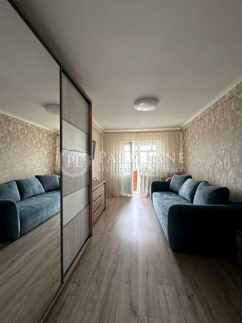 1870869535447776