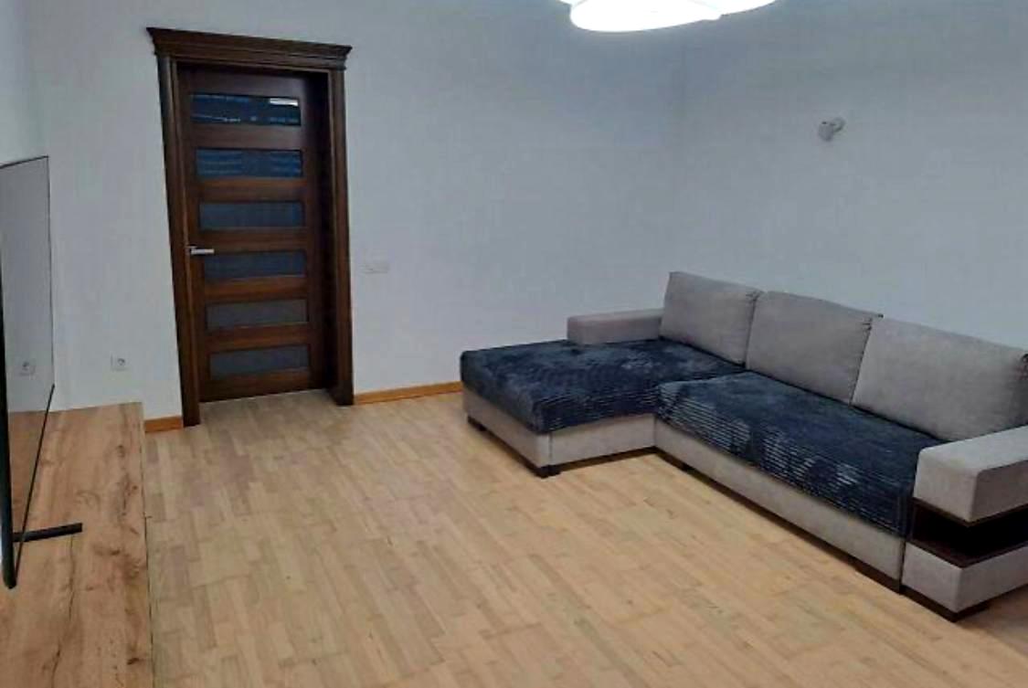 1870871696356798