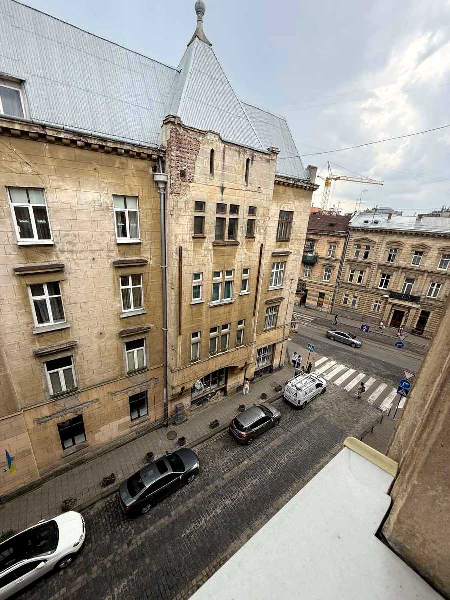 1870872176159673