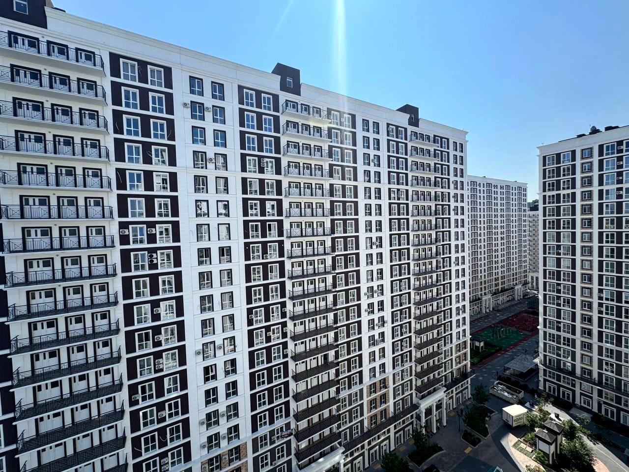 1870878253326684