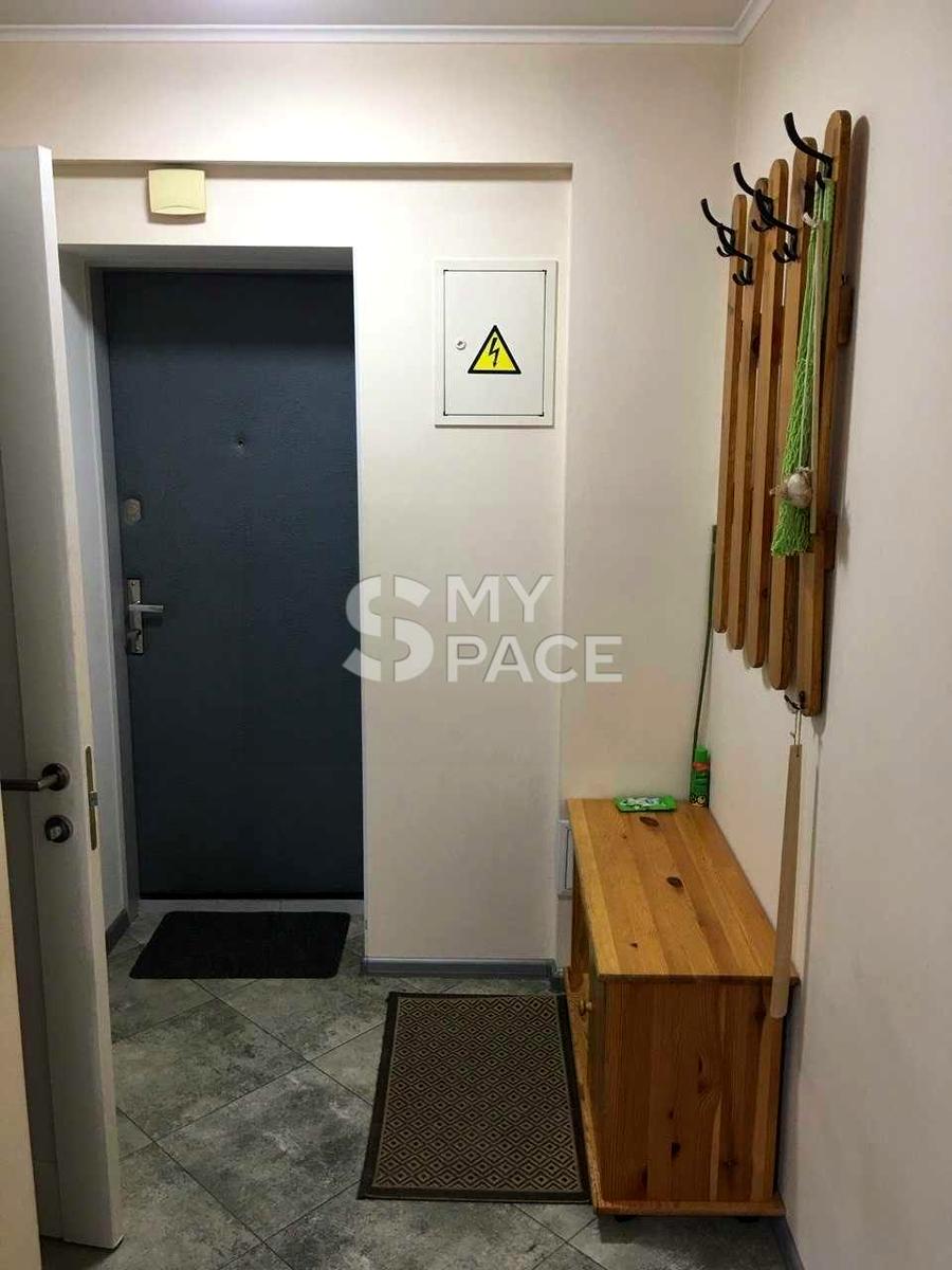 1870880306836929