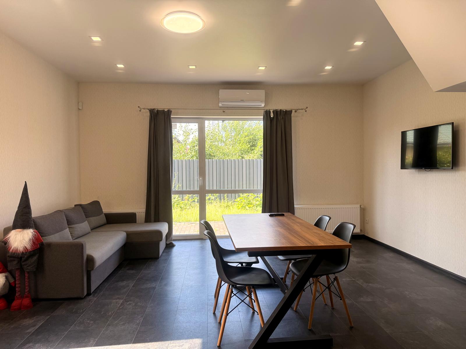 1870944942256393